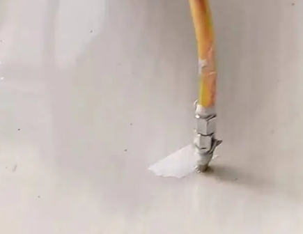 茅箭瓷砖空鼓维修公司专业解答在瓷砖铺贴过程中，如果使用的砂料过粗（如全部使用了粗砂），可能会导致以下问题